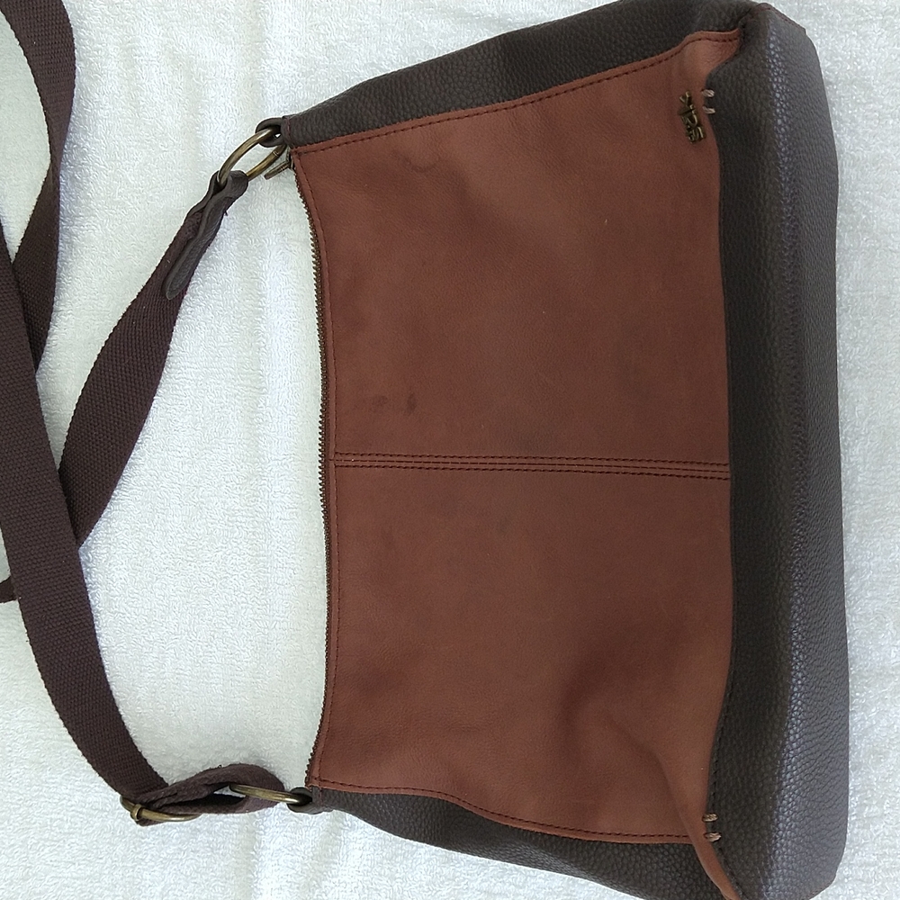 VGUC. The Sak leather shoulder/crossbody bag.